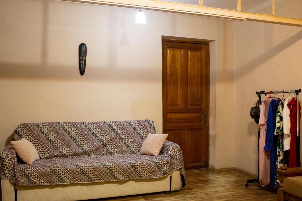 Nino'S Guest House Tbilisi Bagian luar foto