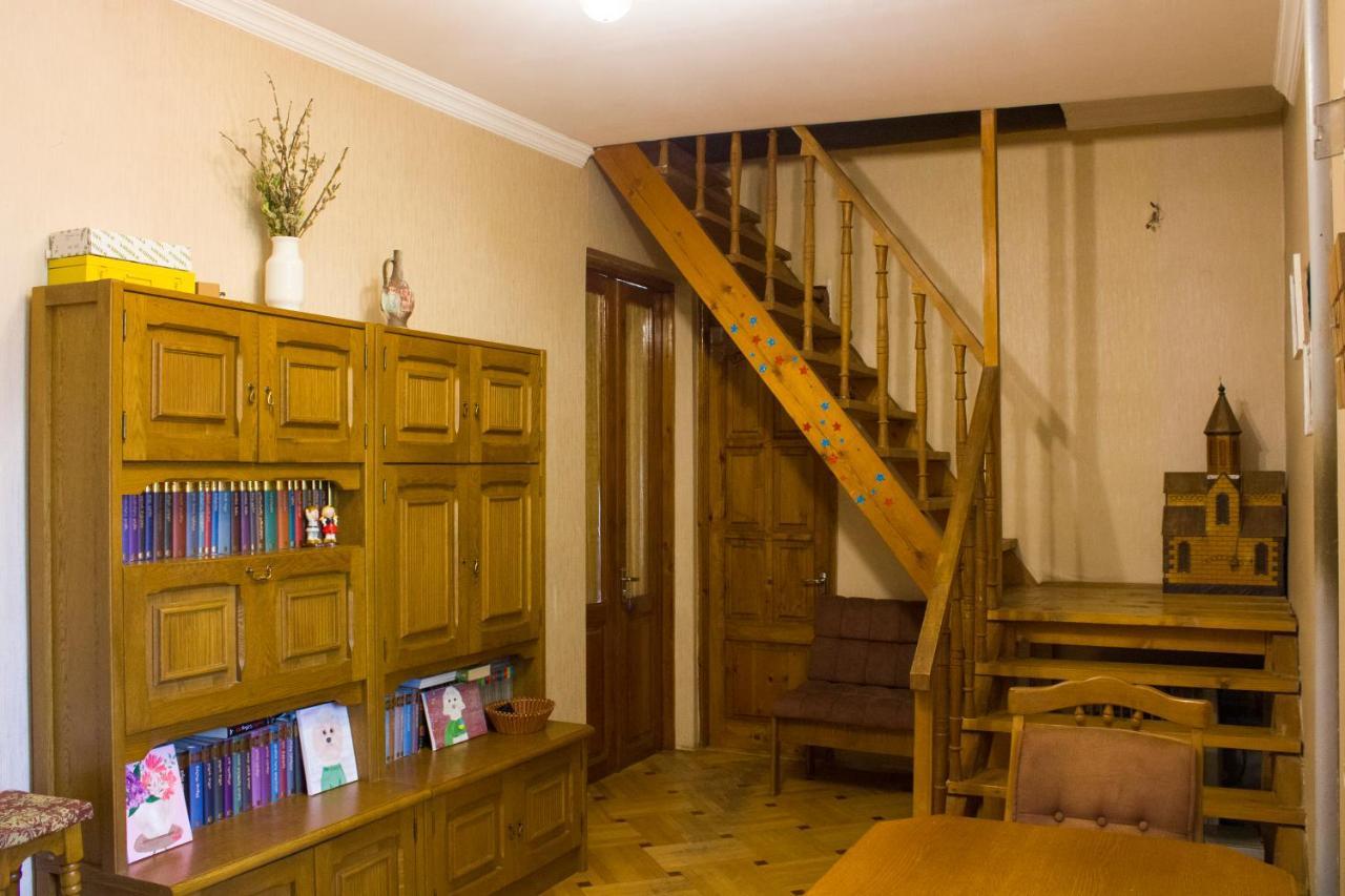 Nino'S Guest House Tbilisi Bagian luar foto