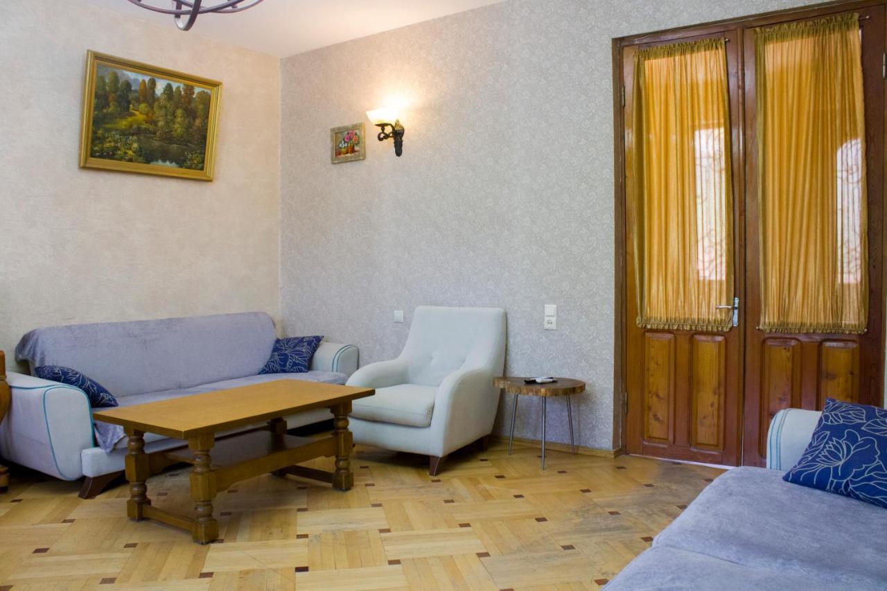 Nino'S Guest House Tbilisi Bagian luar foto