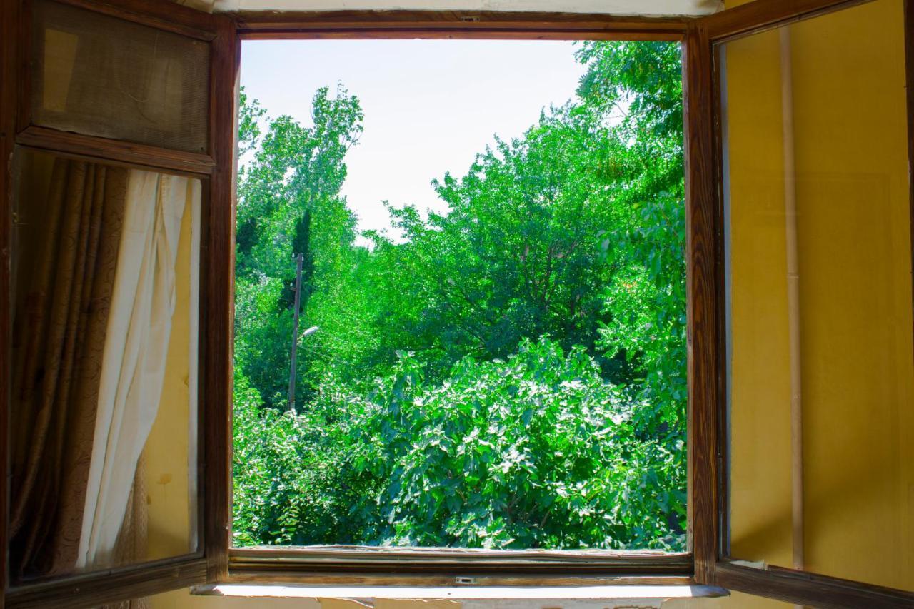 Nino'S Guest House Tbilisi Bagian luar foto