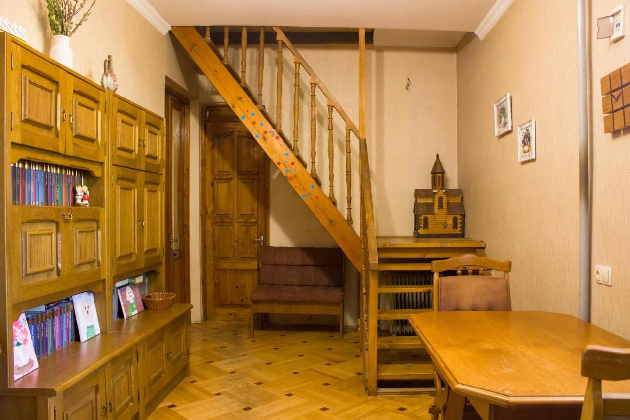 Nino'S Guest House Tbilisi Bagian luar foto